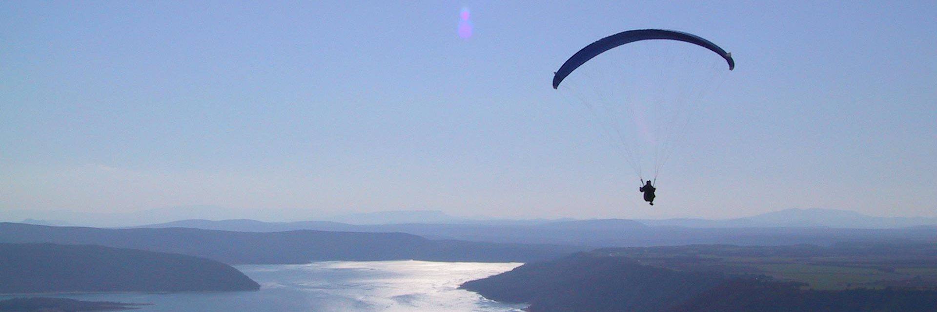 Para-gliding over the Lake of Sainte Croix