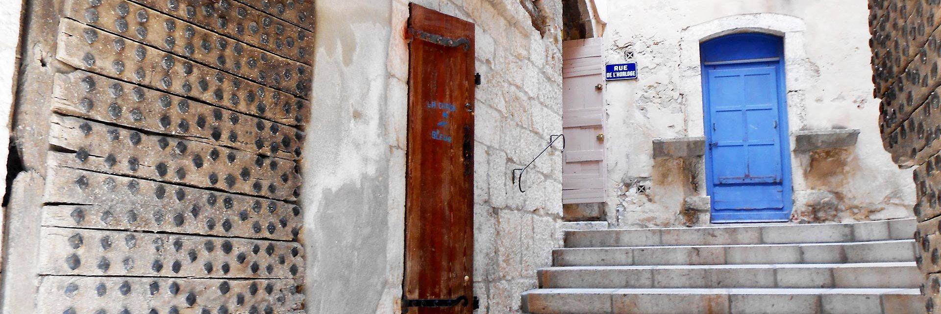 Alleyway and doorway in Cadière d'Azur